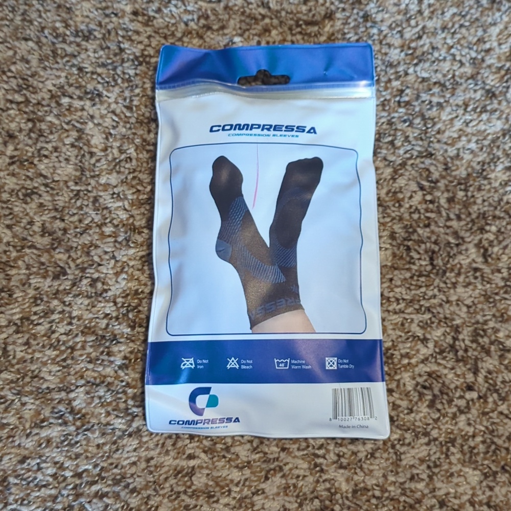 NWT Compressa Compression Socks - Picture 3 of 4